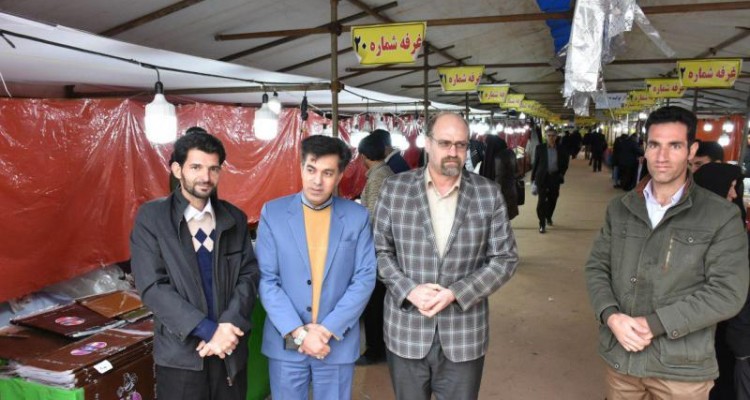 بازديد فرماندار شهرستان از نمايشگاه زمستانه در اسلام آباد غرب+عکس