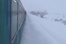 مسافران قطار مشهد – تهران به‌دلیل برف در راه مانده‌اند / از آخوندی سئوال می‌کنیم