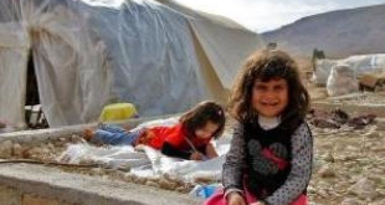 کمک ۶۴۰ میلیون تومانی حامیان به فرزندان معنوی در نقاط زلزله زده