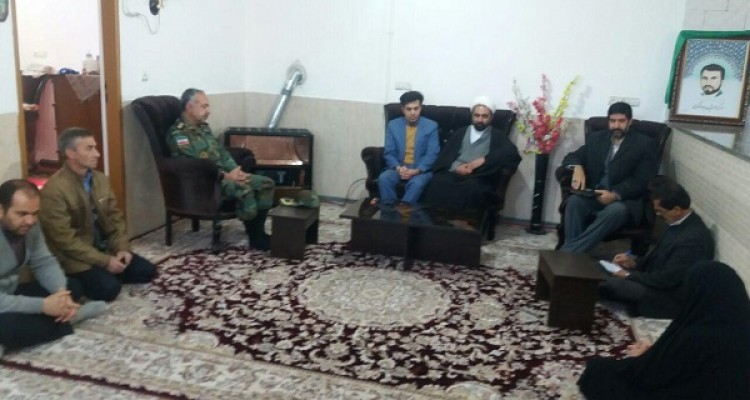 دیدار و سرکشی از خانواده شهدا و جانباز در اسلام آبادغرب+تصاویر