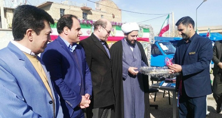 واگذاری 16 دستگاه وانت نیسان به  مددجویان کمیته امداد اسلام آبادغرب+تصاویر