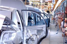 خودکفایی در حوزه تولید خودروهای سواری، سنگین ، نیمه سنگین و تجهیزات زرهی بعد از انقلاب/ رشد 200 درصدی صادرات خودرو در سال جاری