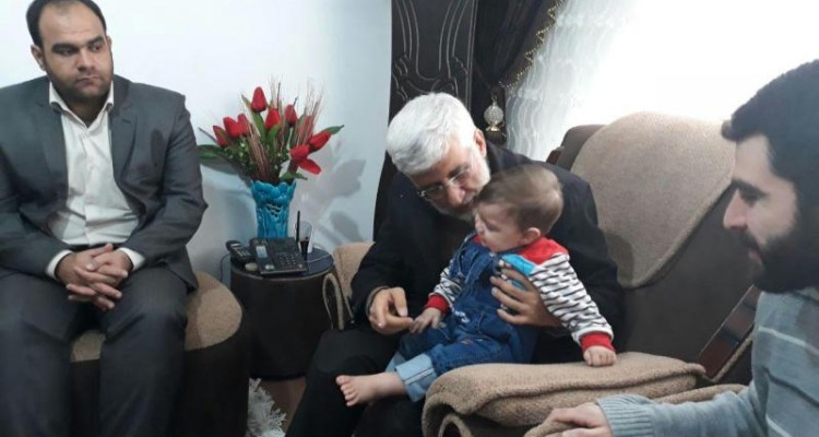 دیدار عضو مجمع تشخیص مصلحت نظام با خانواده شهید مدافع حرم در اسلام آبادغرب+تصاویر