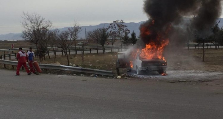 آتش‌سوزی پیکان در اسلام‌آباد غرب+تصاویر