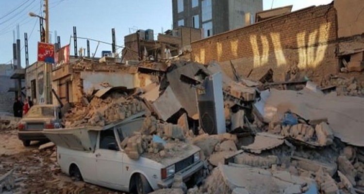 سلبریتی‌ها هیچ کمکی به زلزله‌‌زدگان کرمانشاه نکرده‌اند/ سپاه با استفاده از مصالح پیشرفته خانه‌های زیادی را به مردم تحویل داد