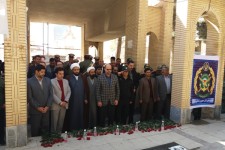 غبارروبی و عطرافشانی مزار شهدا در  اسلام آبادغرب+تصاویر