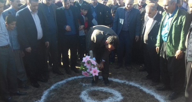 کلنگ زنی سالن ورزشی چند منظوره روستای چقاکبود اسلام آبادغرب+تصاویر