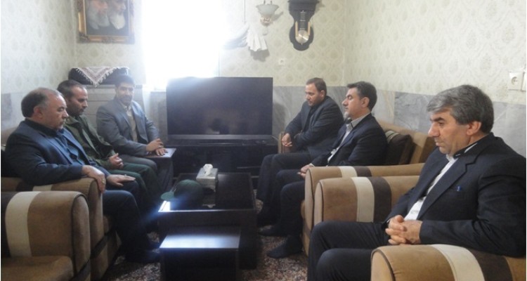 دیدار با خانواده شهید علیرضا زمانی در اسلام آبادغرب+عکس