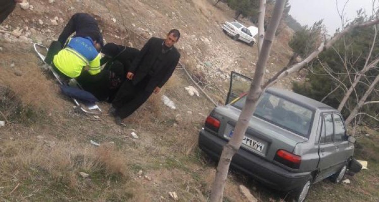 حادثه رانندگی در محور اسلام آبادغرب به کرمانشاه 4مصدوم برجای گذاشت+تصاویر