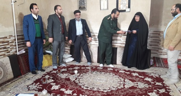 دیدار و سرکشی از خانواده شهدا در اسلام آبادغرب+تصاویر