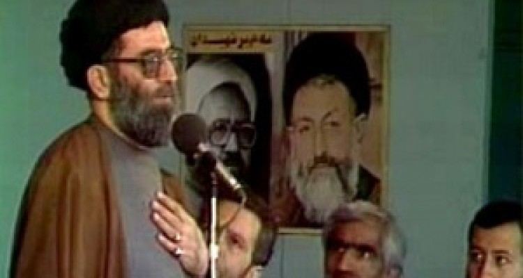 لحظه انفجار بمب در نماز جمعه تهران به امامت آیت الله خامنه‌ای + فیلم 