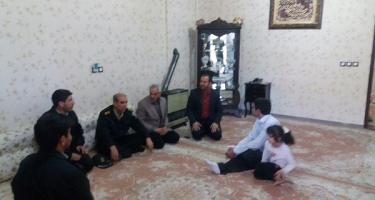 دیدار و سرکشی از خانواده شهداء و جانبازان در اسلام آبادغرب+تصاویر