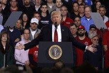 ترامپ: اگر کنگره بودجه لازم برای ساخت دیوار مرزی را تأمین نکند، کشور را تعطیل می‌کنم/ ما داعش را محو کردیم! 