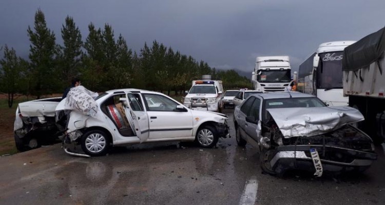 ‍ عدم احتیاط در هوای بارانی حادثه ساز شد +تصاویر