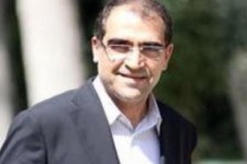 ویزیت بیماران یکی از روستاهای زلزله زده توسط وزیر بهداشت