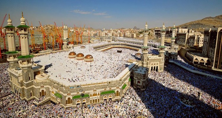 عربستان سعودی از به کارگیری پهپاد‌ها و بالگرد‌های امنیتی برای حفظ امنیت زائران مسجدالحرام خبر داد.