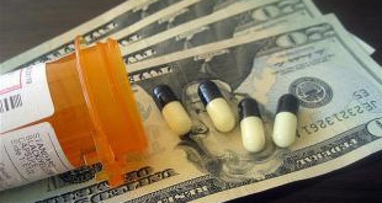 داروخانه‌های کرمانشاه و چالشِ "نداریم!"/ دردسرهای کمیابی داروهای وارداتی 