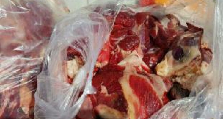 ۲۹۳کیلوگرم گوشت ناسالم در اسلام آبادغرب کشف و ضبط شد 