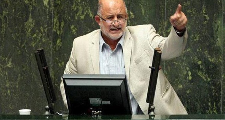 خودروسازها بانک‌‌ و زمین‌‌هایشان را بفروشند و قطعه‌های داخلی را نقدی بخرند 