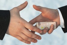 اگر اسامی مفسدان اقتصادی منتشر می‌شد کسی جرأت فساد نداشت/ کسانی که مدعی عدم برخورد با مفسدان اقتصادی هستند لاف می زنند/ کافیست مردم مقابل مفسدان اقتصادی متحد باشند