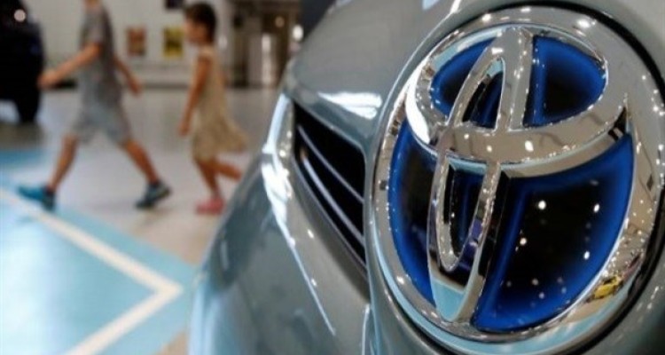 تخته گاز "تویوتا" در مسیر "ویژه خواری" / از واردات غیر قانونی اتومبیل های لاکچری تا معذرت خواهی از آمریکا به خاطر فروش یک خودرو به سفارت ایران