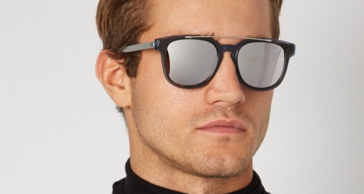 همه آنچه در مورد عینک آفتابی باید بدانید/خطری که در پس مد عینک‌های آینه‌ای سراغتان می‌آید 