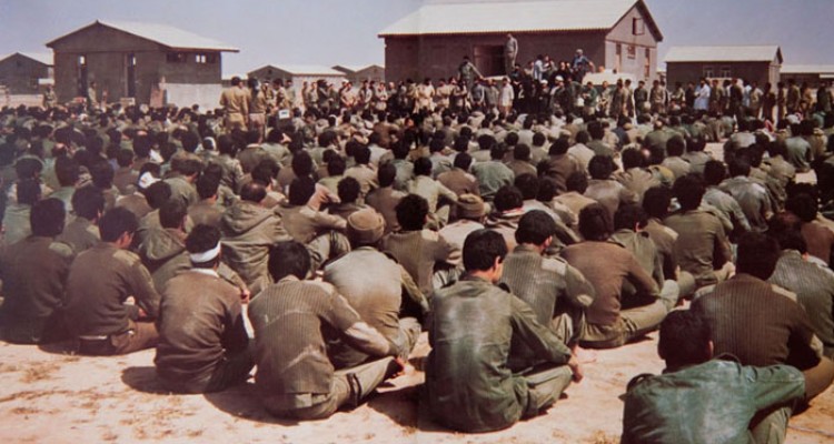 روایت یک آزاده از ۸ سال زندگی در دو وجب جا/ در هر شبانه‌روز به هر اسیر یک قاشق خرده نان‌ و نصف استکان آب می رسید 