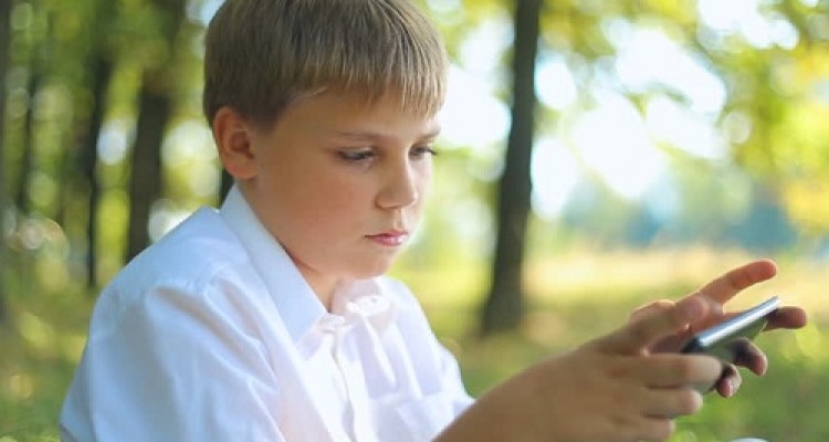 آموزش استفاده صحیح از تلفن همراه در نوجوانی/ پرسه‌های مجازی فرزندمان را مدیریت کنیم 
