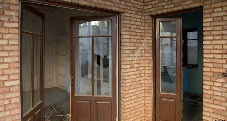 تخریب خانه نیما در میان لج و لجبازی/ مالک نمی‌فروشد؛ شهرداری پروانه ساخت نمی‌دهد 