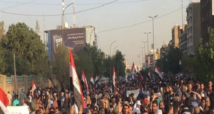 تظاهرات کنندگان عراقی: سفارت آمریکا در بغداد منبع تروریسم است + تصاویر