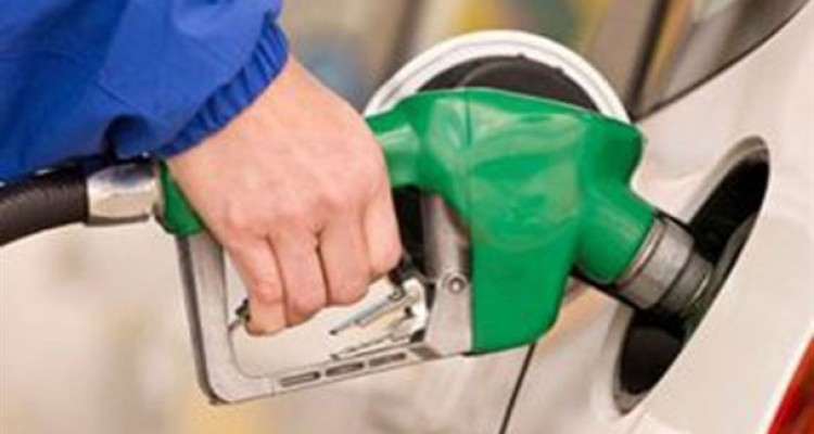 مجلس به هیچ‌وجه اجازه افزایش قیمت بنزین را به دولت نمی‌دهد