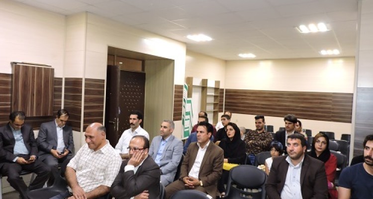 برگزاری کارگاه مهارتی دید خلاق و رونمایی از کتاب دنیای وارونه من 