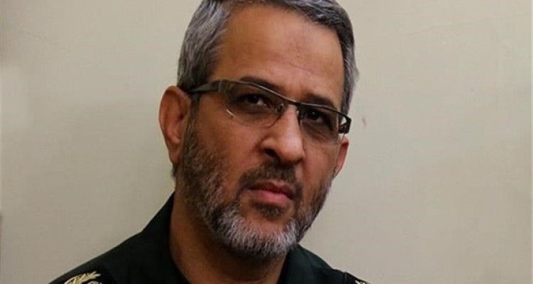 سردار غیب پرور دریافت نشان فتح را به دریادار سیاری تبریک گفت