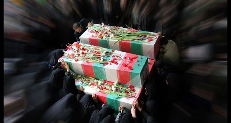 ازدحام جمعیت از ساعتی قبل از شروع مراسم/ تشییع پیکر مطهر ۱۳۵ شهید گمنام بر دستان مردم تهران آغاز شد