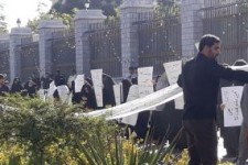 تجمع دانشجویان مقابل مجلس در اعتراض به تصویب"FATF"