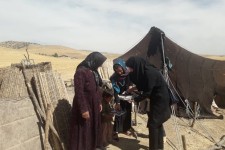 اهدای کتاب به روستائیان و عشایر اسلام آبادغرب+تصاویر