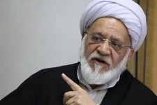 رهبر انقلاب شخصاً در مورد لوایح تصمیم‌گیری نمی‌کنند/ایشان از مواضع خود عدول نکرده‌اند