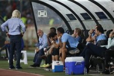 شکرآب روی نیمکت استقلال 