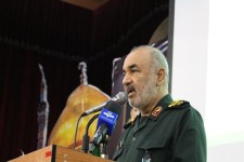 دشمن را با سیلی محکم از خواب بیدار می کنیم/برای پیروزی زندگی می کنیم نه جلوگیری از شکست