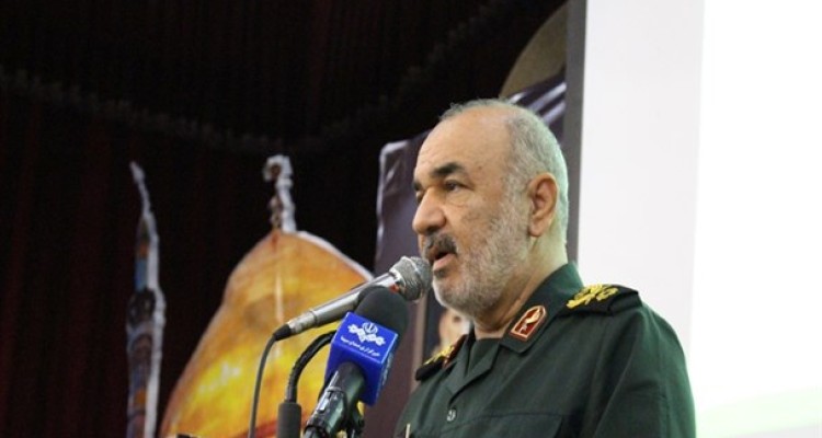 دشمن را با سیلی محکم از خواب بیدار می کنیم/برای پیروزی زندگی می کنیم نه جلوگیری از شکست