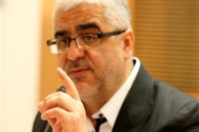 مگر قحط الرجال است که وزیری در وزارتخانه‌ها جابجا شود/سربازان کهنه کارایی ندارند