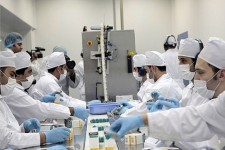 دود دسته‌بندی‌های ارزی در چشم صنعت دارو/ وقتی بانک‌ها زیر پای تولیدکنندگان را خالی می‌کنند 