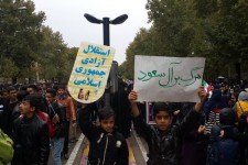 فریاد «مرگ بر آمریکا» و «هیهات من الذله» در اسلام آبادغرب طنین انداز شد+تصاویر