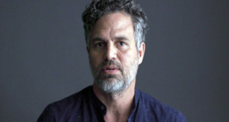 درخواست بازیگر مشهور آمریکایی از مردم کشورش برای مبارزه با جنگ علیه یمن + فیلم 