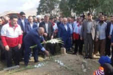 یادبودی برای سالگرد درگذشتگان زلزله مرگبار غرب +تصاویر