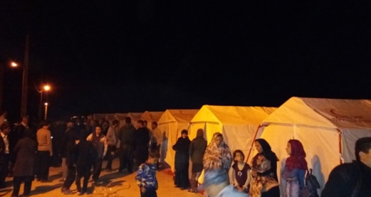 تصاویری از اسکان اضطراری زلزله زدگان در اسلام آبادغرب