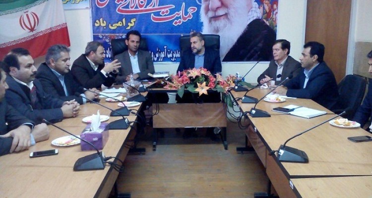 پیگیر حق شاغلان مناطق عملیاتی خواهم بود