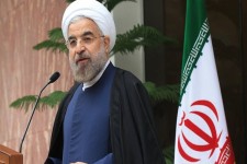 در برابر آمریکا سر فرود نخواهیم آورد / نمی‌گذاریم مردم در تأمین کالاهای اساسی دچار مشکل شوند