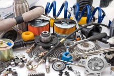 بیداد نابسامانی در بازار لوازم یدکی/ آیا هنوز قطعات خودرو در گمرکات خاک می خورد؟ 