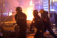 پاریس از بیم تظاهرات تعطیل شد/ استقرار ۹۰ هزار پلیس برای مقابله با معترضان 